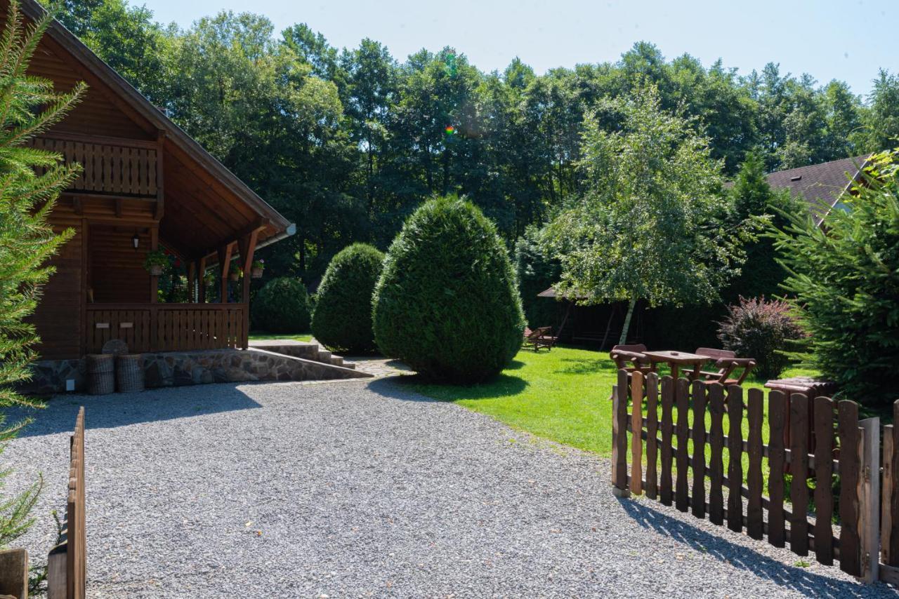 Case La Cheie Varlak Sub Cetate Exterior photo