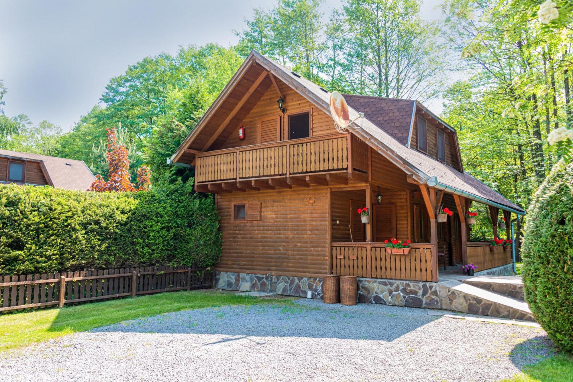 Case La Cheie Varlak Sub Cetate Exterior photo